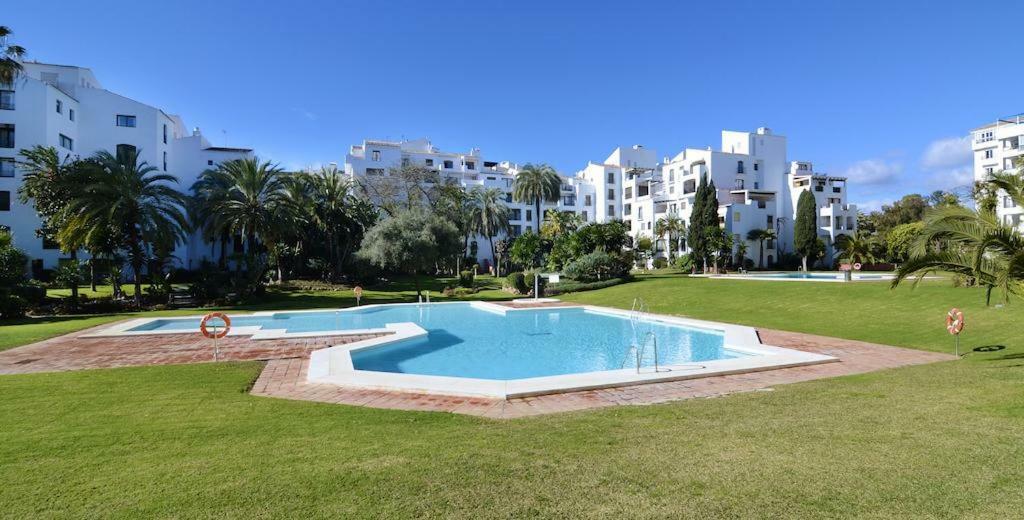 Apartamento Jardines Del Puerto Marbella Exterior foto